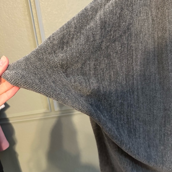 Cozy Barefoot Dreams Poncho Sweater in Grey - SIZE S/M - Picture 4 of 8